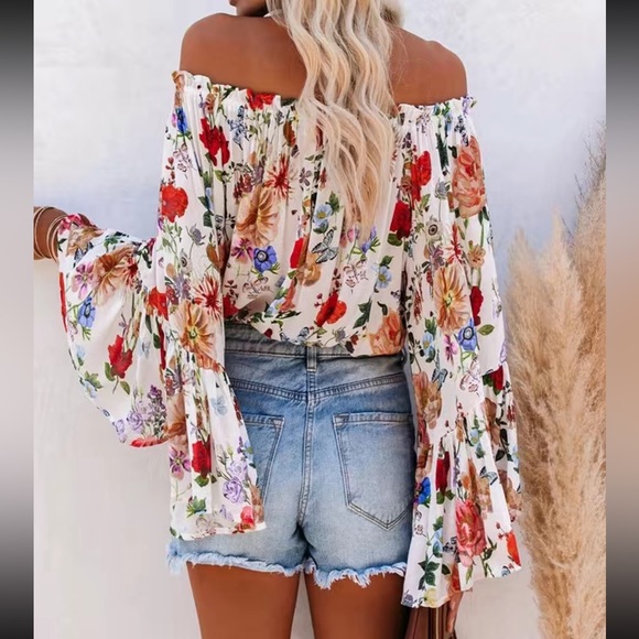 🎉hostpick🎉Bohemian Style’ Floral Print Smocked Cuff Flare Sleeve Top. NWT - Picture 3 of 6